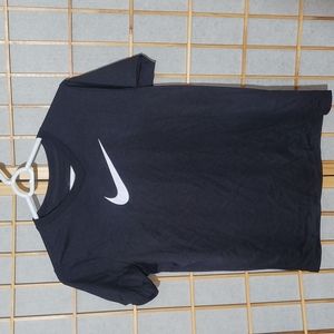 Girls black Nike Tee. Size XL. Worn once.